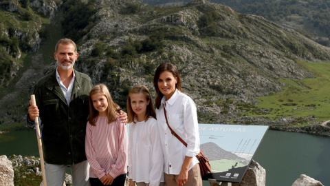 Imagen usada por la Casa Real para la felicitación navideña del rey Felipe VI, la reina Letizia y sus hijas. Imagen usada por la Casa Real para la felicitación navideña del rey Felipe VI, la reina Letizia y sus hijas.