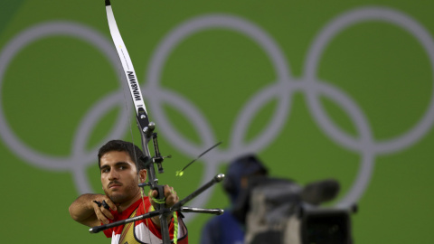 Juan Ignacio Rodríguez durante uno de sus enfrentamientos en tiro con arco. /REUTERS Juan Ignacio Rodríguez durante uno de sus enfrentamientos en tiro con arco. /REUTERS