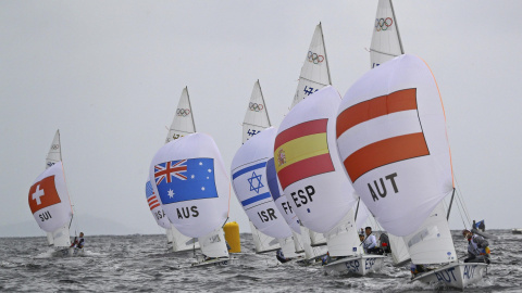 El 470 español de Jordi Xammar y Joan Herp durante la primera jornada de competición. /REUTERS El 470 español de Jordi Xammar y Joan Herp durante la primera jornada de competición. /REUTERS