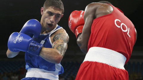 Samuel Carmona durante su combate con el colombiano Martínez. /REUTERS Samuel Carmona durante su combate con el colombiano Martínez. /REUTERS