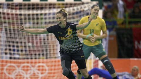 Nerea Pena celebra un gol ante la selección de Brasil en balonmano. /REUTERS Nerea Pena celebra un gol ante la selección de Brasil en balonmano. /REUTERS