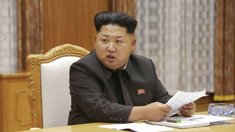 Kim Jong Un, en la reunión de emergencia de la Comisión Militar Central del Partido del Trabajo de Corea en la que ha declarado el estado de preguerra. REUTERS Kim Jong Un, en la reunión de emergencia de la Comisión Militar Central del Partido del Trabajo de Corea en la que ha declarado el estado de preguerra. REUTERS