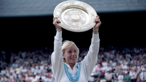 La extenista estadounidense Martina Navratilova tras ganar el torneo de Wimbledon en 1985. REUTERS La extenista estadounidense Martina Navratilova tras ganar el torneo de Wimbledon en 1985. REUTERS
