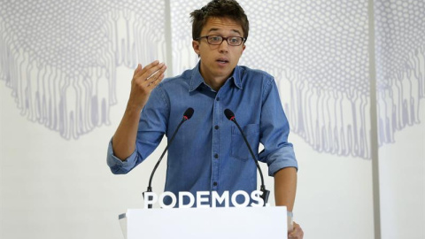 El secretario político de Podemos, Íñigo Errejón, durante la rueda de prensa que ha ofrecido hoy en la sede de su partido, en la calle de Princesa de Madrid. EFE/Juan Carlos Hidalgo El secretario político de Podemos, Íñigo Errejón, durante la rueda de prensa que ha ofrecido hoy en la sede de su partido, en la calle de Princesa de Madrid. EFE/Juan Carlos Hidalgo