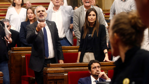 26/09/2019.- El diputado de Ciudadanos Carlos Carrizosa (i) durante la tensa bronca entre diputados independentistas y la bancada de Ciudadanos en el Parlament. / EFE - QUIQUE GARCÍA 26/09/2019.- El diputado de Ciudadanos Carlos Carrizosa (i) durante la tensa bronca entre diputados independentistas y la bancada de Ciudadanos en el Parlament. / EFE - QUIQUE GARCÍA