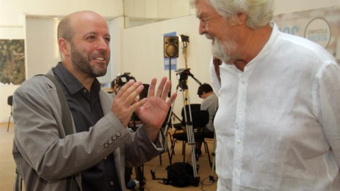 El candidato de En Marea a las primarias para la presidencia de la Xunta, el magistrado Luis Villares, a la izquierda, conversando ayer con el portavoz Nacional de Anova, Xosé Manuel Beiras, durante el acto de su presentación como candidato El candidato de En Marea a las primarias para la presidencia de la Xunta, el magistrado Luis Villares, a la izquierda, conversando ayer con el portavoz Nacional de Anova, Xosé Manuel Beiras, durante el acto de su presentación como candidato