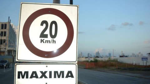 La Dirección General de Tráfico (DGT) pretende reducir este 2019 la velocidad máxima a la que se podrá circular por las ciudades La Dirección General de Tráfico (DGT) pretende reducir este 2019 la velocidad máxima a la que se podrá circular por las ciudades