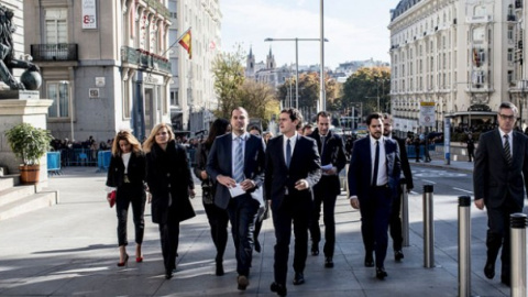 El equipo de Rivera, acompañándole en su visita al Congreso durante la celebración del aniversario de la Constitución. Foto: FLIKR CIUDADANOS
