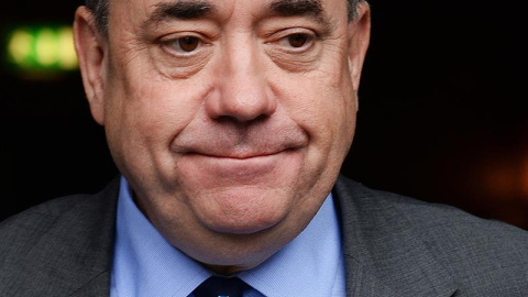 Fotografía de archivo tomada el 14 de septiembre de 2014 que muestra al ex ministro principal de Escocia Alex Salmond durante una entrevista en Edimburgo (Reino Unido). EFE Fotografía de archivo tomada el 14 de septiembre de 2014 que muestra al ex ministro principal de Escocia Alex Salmond durante una entrevista en Edimburgo (Reino Unido). EFE