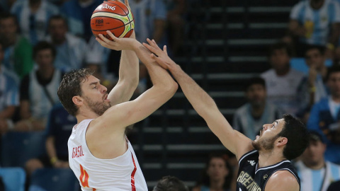 Gasol tira a canasta durante el partido contra Argentina. REUTERS/Jim Young Gasol tira a canasta durante el partido contra Argentina. REUTERS/Jim Young