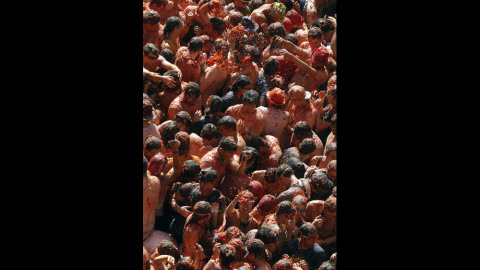 Vista general de la calle principal de Buñol. EFE