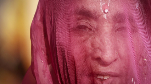 Una señora hindú después de tomar un baño en las aguas del río Godavari durante el festival Pitcher en Nashik, India, 26 de agosto de 2015. REUTERS / Danish Siddiqui