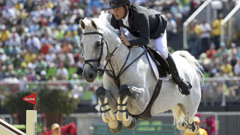 Sergio Alvarez Moya, a lomos de Carlo en el concurso de saltos. /REUTERS Sergio Alvarez Moya, a lomos de Carlo en el concurso de saltos. /REUTERS