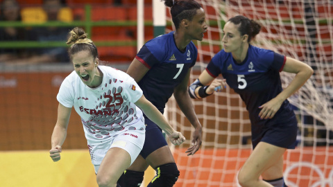 Nerea Pena celebra uno de los goles marcados contra Francia. /REUTERS Nerea Pena celebra uno de los goles marcados contra Francia. /REUTERS