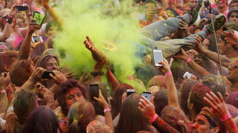Se consideran "los 5K más felices del Planeta". La Color Run tiñe las calles de Lima, Perú. REUTERS / Guadalupe Pardo