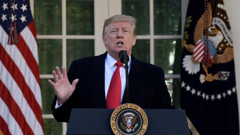 25/01/2019.- El presidente estadounidense, Donald Trump, a su llegada este viernes para ofrecer declaraciones en la Casa Blanca, en Washington, DC (EE.UU.). Trump anunció este viernes un pacto provisional con el Congreso para la reapertura 25/01/2019.- El presidente estadounidense, Donald Trump, a su llegada este viernes para ofrecer declaraciones en la Casa Blanca, en Washington, DC (EE.UU.). Trump anunció este viernes un pacto provisional con el Congreso para la reapertura