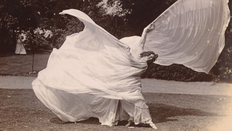 Loïe Fuller echando un capote al viento Loïe Fuller echando un capote al viento
