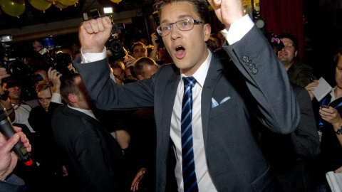 Jimmie Åkesson, líder de los ultraderechistas suecos, celebra sus resultados en las elecciones.-AFP Jimmie Åkesson, líder de los ultraderechistas suecos, celebra sus resultados en las elecciones.-AFP