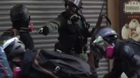 Herido de gravedad un manifestante disparado por la policía en las protestas de Hong Kong. / CAPTURA - TWITTER Herido de gravedad un manifestante disparado por la policía en las protestas de Hong Kong. / CAPTURA - TWITTER
