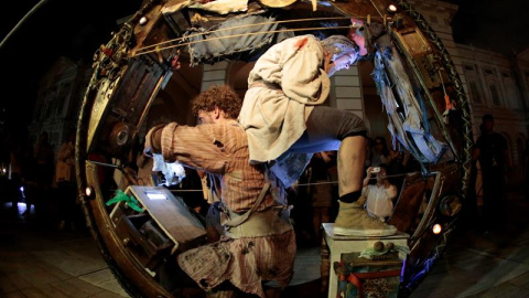 Vista de la instalación 'La casa de la Rueda' en el Museo Nacional con motivo del Festival de la Noche de Singapur. El festival se celebra del 19 al 27 de agosto. EFE/Wallace Woon