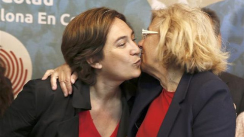 Las alcaldesas de Barcelona y Madrid, Ada Colau y Manuela Carmena, respectivamente, en una imagen de archivo. EFE Las alcaldesas de Barcelona y Madrid, Ada Colau y Manuela Carmena, respectivamente, en una imagen de archivo. EFE