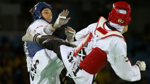 Eva Calvo durante su combate contra la iraní Kimia Alizadeh Zenoorin. /REUTERS Eva Calvo durante su combate contra la iraní Kimia Alizadeh Zenoorin. /REUTERS