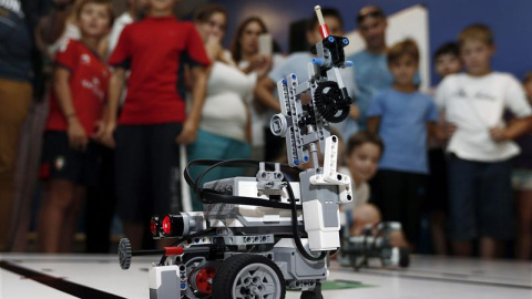 Exhibición con robots Lego que realizan estudiantes de 5º y 6º de Primaria participantes en el Campus Internacional de Robótica Educativa organizado por el Departamento de Educación, la Universidad Pública de Navarra y el Planetario de Pamp