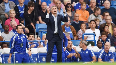 Mourinho gesticula durante el partido del Chelsea. Reuters / Tony O'Brien Mourinho gesticula durante el partido del Chelsea. Reuters / Tony O'Brien