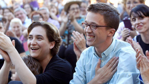 Íñigo Errejón, junto a la alcaldesa de Barcelona, Ada Colau, durante un mitin en las elecciones generales del 26-J. (EFE) Íñigo Errejón, junto a la alcaldesa de Barcelona, Ada Colau, durante un mitin en las elecciones generales del 26-J. (EFE)