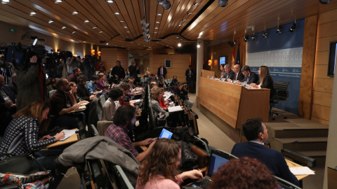 Vista de la rueda de prensa que ha ofrecido el ministro de Hacienda, Cristóbal Montoro, para informar de los datos de la ejecución presupuestaria. EFE/ J.J.Guillen Vista de la rueda de prensa que ha ofrecido el ministro de Hacienda, Cristóbal Montoro, para informar de los datos de la ejecución presupuestaria. EFE/ J.J.Guillen