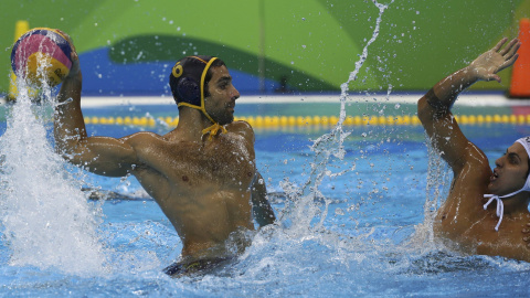 Momento del partido entre España y Brasil. /REUTERS Momento del partido entre España y Brasil. /REUTERS