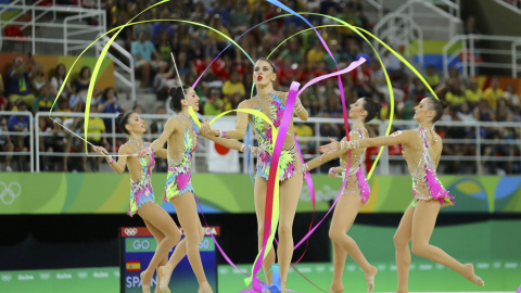 El equipo de gimnasia rítmica durante su ejercicio de cintas en los Juegos de Río. /REUTERS El equipo de gimnasia rítmica durante su ejercicio de cintas en los Juegos de Río. /REUTERS