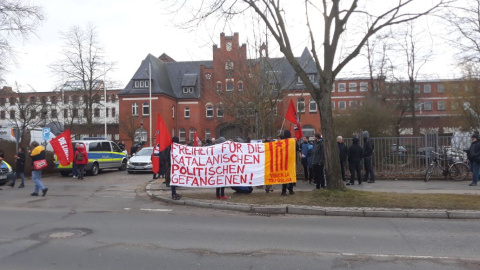 Mostres de solidaritat a l'exterior del centre penitenciari de Neumünster / ANC Hamburg