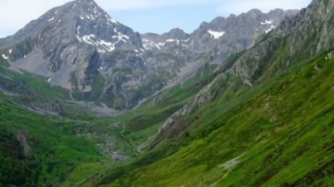 Peña Ubiña (Asturias). Ganadora del concurso "El rincón más bonito de la Red Natura 2000" Peña Ubiña (Asturias). Ganadora del concurso "El rincón más bonito de la Red Natura 2000"