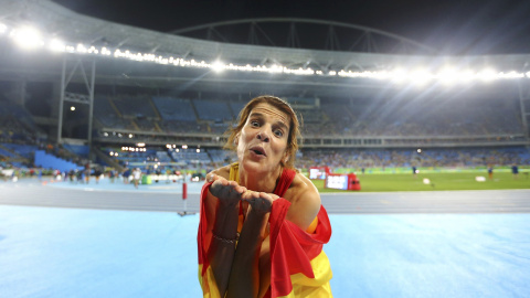 Ruth Beitia lanza un beso en el estadio olímpico Joao Havelange. /REUTERS Ruth Beitia lanza un beso en el estadio olímpico Joao Havelange. /REUTERS
