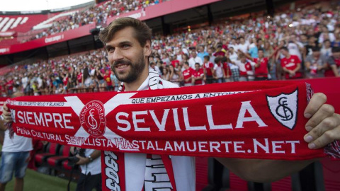 Fernando Llorente, durante su presentación con el Sevilla. - EFE
