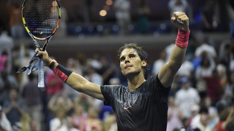 Nadal levanta los brazos celebrando su victoria contra el croata Coric en el debut en el US Open. /EFE Nadal levanta los brazos celebrando su victoria contra el croata Coric en el debut en el US Open. /EFE