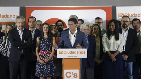 La nueva Ejecutiva de Ciudadanos al completo, tras su primera reunión en Madrid. EFE La nueva Ejecutiva de Ciudadanos al completo, tras su primera reunión en Madrid. EFE