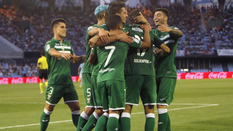 Los jugadores del del Leganés celebran el primer gol marcado al Celta de Vigo durante el partido de la primera jornada de la Liga Santander que se juega esta tarde en el estadio de Balaídos, en Vigo. EFE/Salvador Sas Los jugadores del del Leganés celebran el primer gol marcado al Celta de Vigo durante el partido de la primera jornada de la Liga Santander que se juega esta tarde en el estadio de Balaídos, en Vigo. EFE/Salvador Sas