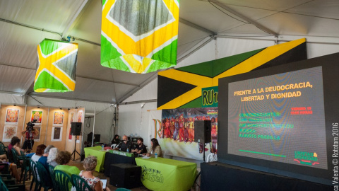 El profesor Éric Toussaint, el periodista Alberto Pradilla, y la expresidenta del Parlamento griego y fundadora del partido Course to Freedom, Zoé Konstantopoulou, en el Foro Social del Rototom Sunsplash. ROTOTOM 2016/ LUCA VALENTA El profesor Éric Toussaint, el periodista Alberto Pradilla, y la expresidenta del Parlamento griego y fundadora del partido Course to Freedom, Zoé Konstantopoulou, en el Foro Social del Rototom Sunsplash. ROTOTOM 2016/ LUCA VALENTA