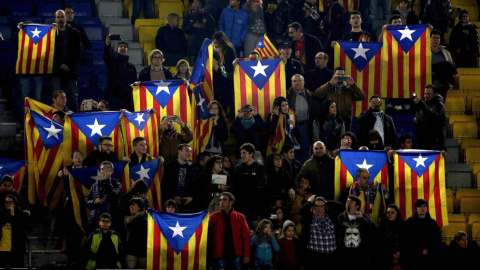 Estelades durante un encuentro Catalunya- Euskadi. EFE Estelades durante un encuentro Catalunya- Euskadi. EFE