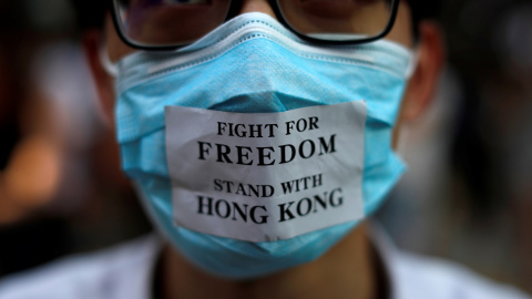 Un manifestante antigubernamental enmascarado es retratado en el centro de Hong Kong, China, el 4 de octubre de 2019. REUTERS / Jorge Silva Un manifestante antigubernamental enmascarado es retratado en el centro de Hong Kong, China, el 4 de octubre de 2019. REUTERS / Jorge Silva