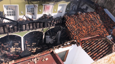 Así ha quedado el techo del edificio tras su hundimiento causado por las llamas. / Ayto. La Laguna Así ha quedado el techo del edificio tras su hundimiento causado por las llamas. / Ayto. La Laguna