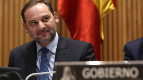 El ministro de Fomento, José Luis Ábalos, comparece en la Comisión parlamentaria correspondiente a su departamento. EFE - Kiko Huesca El ministro de Fomento, José Luis Ábalos, comparece en la Comisión parlamentaria correspondiente a su departamento. EFE - Kiko Huesca