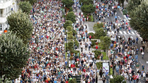 Miles de personas se manifiestan en Vigo. EFE/ Salvador Sas