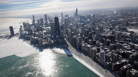 El hielo se acumula a lo largo de la orilla del Lago Michigan ante las temperaturas de -30 grados el 31 de enero de 2019 en Chicago | AFP/ Scott Olson