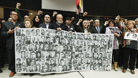 Viaje a Bruselas de asociaciones memorialistas de Andalucía. Fuente: Asociación Granadina Verdad Justicia Verdad y Reparación. Viaje a Bruselas de asociaciones memorialistas de Andalucía. Fuente: Asociación Granadina Verdad Justicia Verdad y Reparación.