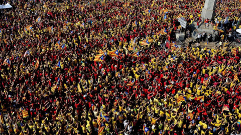 Imagen de la 'V' independentistas en Barcelona durante la Diada del 2014.-AFP Imagen de la 'V' independentistas en Barcelona durante la Diada del 2014.-AFP