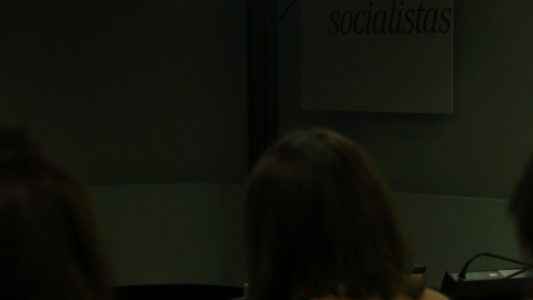 Los periodistas siguiendo la intervención del secretario general del PSOE, Pedro Sánchez, durante la reunión del Comité Federal. EFE/Ángel Díaz