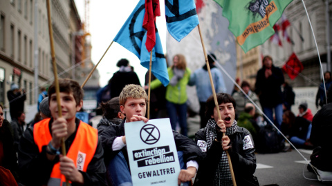07/10/2019 - Activistas del cambio climático bloquean una carretera d. REUTERS / Lisi Niesner